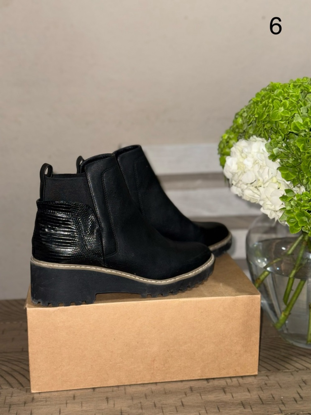 Black Women's Chelsea Ankle Boots with Lug Sole